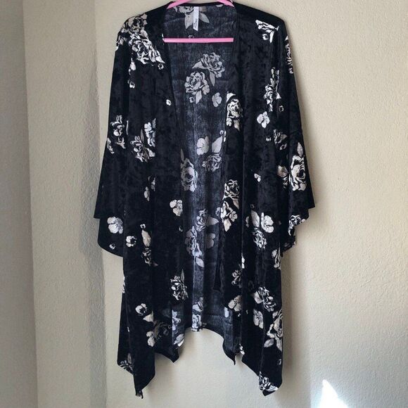 NY Collection Sweaters - NY Collection Women 2X Velvet Open Cardigan Kimono Black White Floral WhimsiGoth